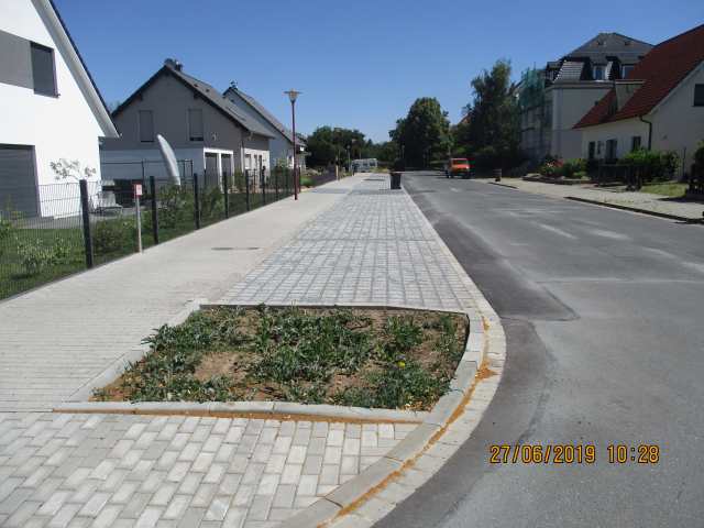 Steingutstraße, Gehweg