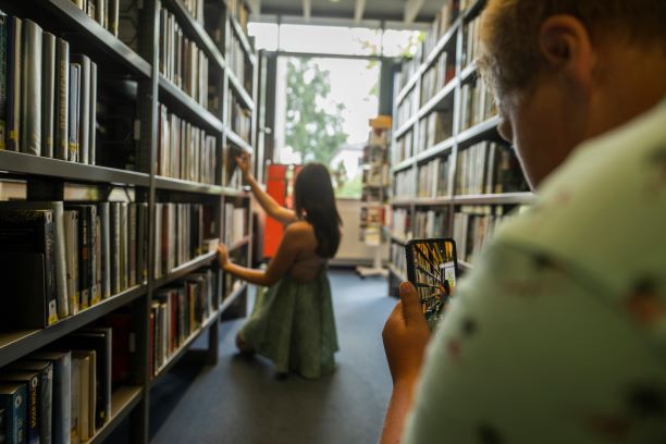 Foto: In der Bibliothek