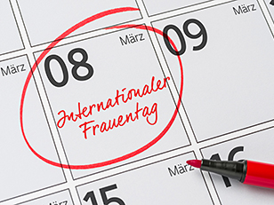 Ausschnitt aus Kalender mit Eintrag am 8. März "Internationaler Frauentag"