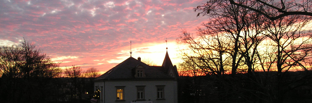 Sonnenuntergang über der Karrasburg